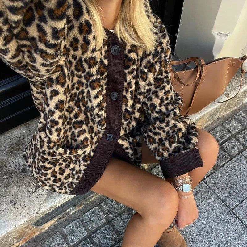 Chiara - Kuschelige Leopardenjacke mit Knöpfen