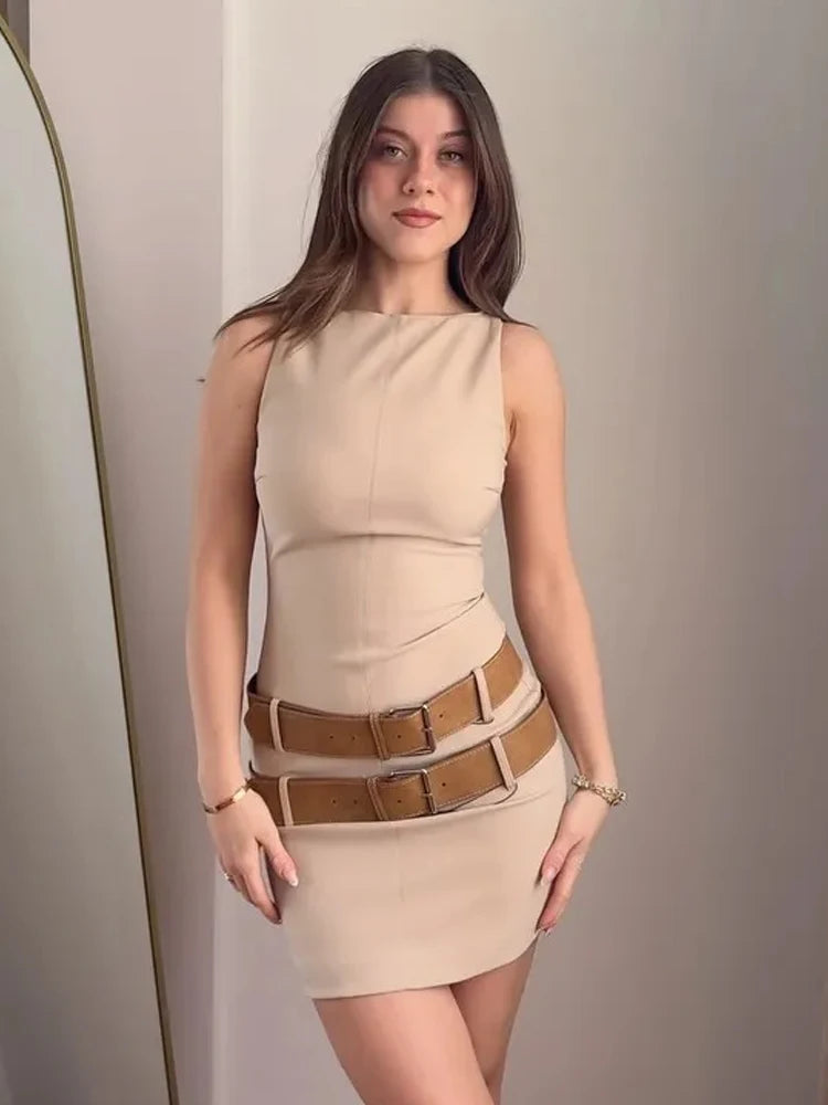 Mila - Körperbetontes Kleid mit Gürtel