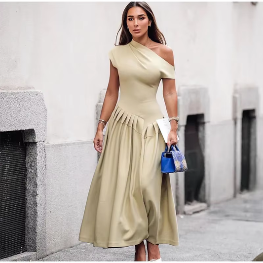 Serena - Schmeichelhaftes Kleid mit schrägem Ausschnitt