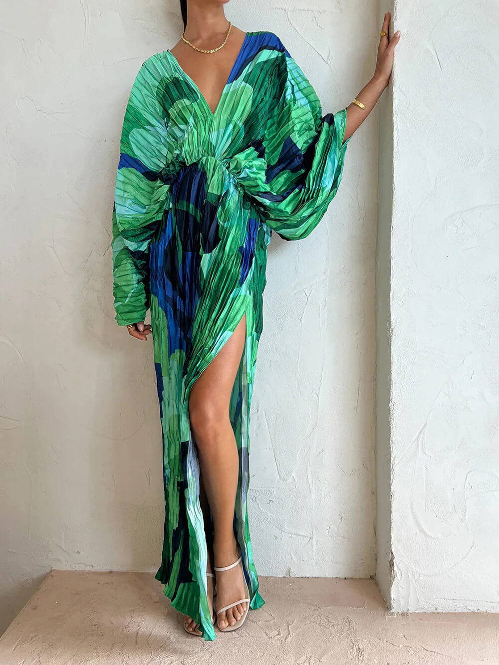 Calary Resort - Elegantes Kleid mit V-Ausschnitt